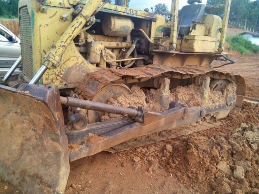 ขายแทร็กเตอร์ D6C เกียร์ตัดดริปเปอร์หลัง พร้อมใช้งานครับ ขายแทร็กเตอร์ D6C เกียร์ตัดดริปเปอร์หลัง พร้อมใช้งานครับ