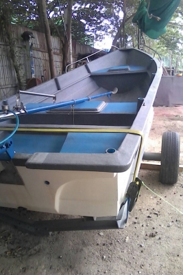 ขายเรือไฟเบอร์ 1ุ6 ฟุต เครื่อง Honda13 แรง