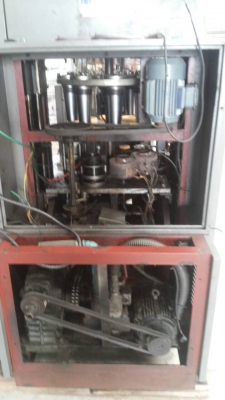 ขายเครื่องทำแก้วกระดาษออฟฟิสมี6ตัวครับพร้อมใช้มีปั๊มลมตัวใหญ่พร้อมตู้เบรคเกอร์ตัวใหญ่ขายถูกๆครับให้หมด