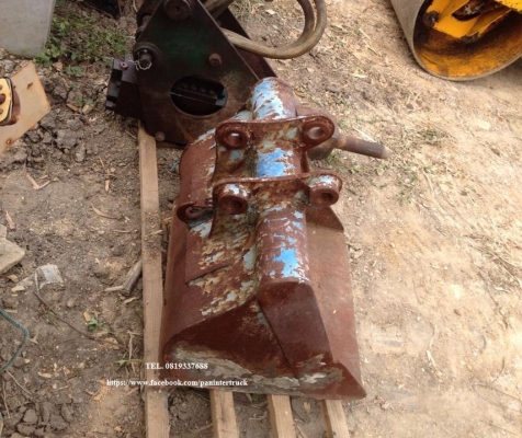 FROM JAPAN BUCKET บุ๊งกี๋สำหรับรถขุดไซค์ 20,25,30,35 รูสลัก 35 มิล สินค้าเก่านอก ขายถูกๆเพียง 8,500 บาท สนใจติดต่อ 0819337688