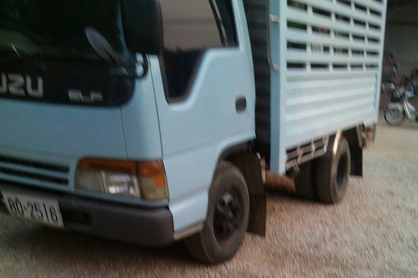 หกล้อ อีซุชุ NKR 88 ปี41 แอร์เย็นๆ ช่วงยาว 3.20ม กะบะเรสทั้งลูก สภาพดีสวยพร้อมใช้ ทะเบียนพร้อมโอน