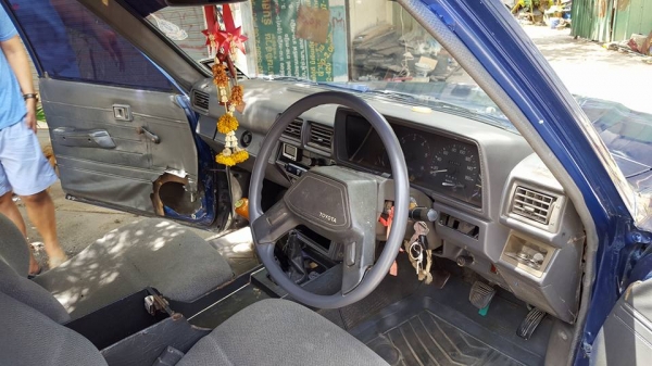 โตโยต้า ฮีโร่ปี 89 เครื่องแห้งๆ ฟิตสต๊าทติดง่าย  สภาพสวยพร้อมใช้ เครื่องดี คัสซีสวย เบรคดี ช่วงล่างแน่น  ยางดี 5 เส้น  แอร์เย็น ฟิล์มกันความร้อน  รถพร้อมใช้ ทะเบียน ราชบุรี