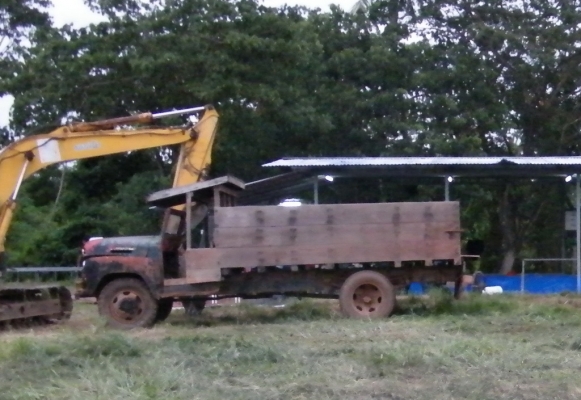 ขาย 6 ล้อ Nissan โบราณ