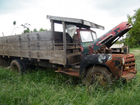 ขาย 6 ล้อ Nissan โบราณ