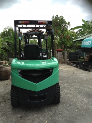 ++++ ขายโฟล์คลิฟท์  MITSUBISHI  FD30  รุ่นใหม่  (รถนอก  สภาพ  90\%) เครื่องยนต์ดีเซล  เสา  3  เมตร  เกียร์ธรรมดา  งา 1,070  มม.  ยางตัน