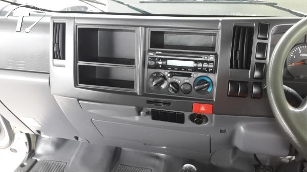 ELF NLR130  ตู้ทึบ รถห้างมือเดียว รถเดิมไม่มีชน