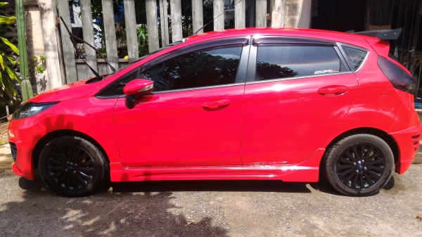 ขายรถฟอร์ดเฟียสต้า 1.6 รองท๊อบ ปี 2011 ขายรถฟอร์ดเฟียสต้า 1.6 รองท๊อบ ปี 2011