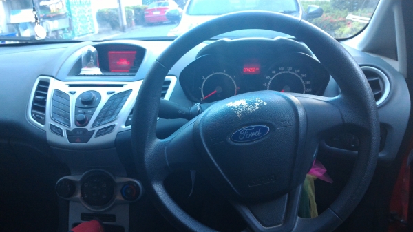 ขายรถฟอร์ดเฟียสต้า 1.6 รองท๊อบ ปี 2011 ขายรถฟอร์ดเฟียสต้า 1.6 รองท๊อบ ปี 2011