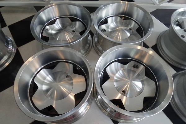 ลายดอกไม้ 15x8.5 ET-34 ล้อใหม่ 5/114 ชุดละ9500บาท พร้อมส่งทั่วไทย 081-7570077