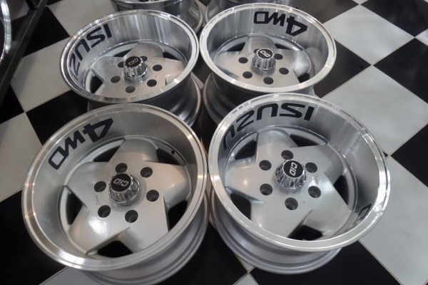 CID 15X8.5 ET-20  ชุดละ 9500บาท (ล้อใหม่) ส่งได้ทั่วไทย 081-7570077