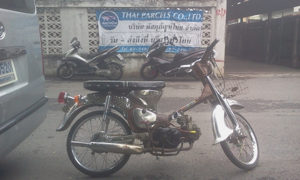 ขาย C65 รถพร้อมใช้ อะไหล่เเต่งพอมี สีพอได้ (สำเนาเล่มเครื่อง+ใบซื้อขายจากทางร้าน) ค่าตัว 8900 บาท สนใจทักเเชทหรือโทร.089-8054390 โอ๋ อยู่จังหวัด ลพบุรี