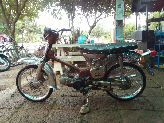 ขาย C65 รถพร้อมใช้ อะไหล่เเต่งพอมี สีพอได้ (สำเนาเล่มเครื่อง+ใบซื้อขายจากทางร้าน) ค่าตัว 8900 บาท สนใจทักเเชทหรือโทร.089-8054390 โอ๋ อยู่จังหวัด ลพบุรี