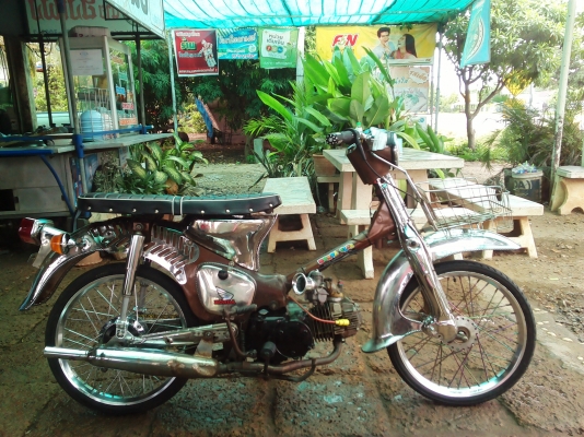 ขาย C65 รถพร้อมใช้ อะไหล่เเต่งพอมี สีพอได้ (สำเนาเล่มเครื่อง+ใบซื้อขายจากทางร้าน) ค่าตัว 8900 บาท สนใจทักเเชทหรือโทร.089-8054390 โอ๋ อยู่จังหวัด ลพบุรี