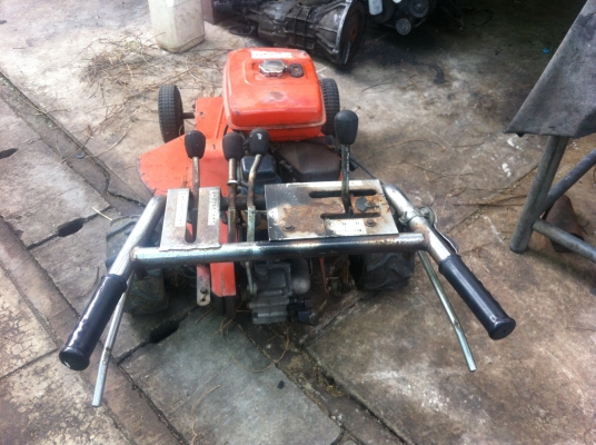 ขายรถตัดหญ้า TSUCHIYA 4เกียเครื่อง robin ey28 7.5แรงเก่านอกคับ