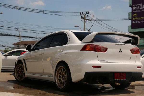 ขาย EVO X สีขาว ลิ้นแต่งรอบคันคาร์บอน ท่อคู่ สเตนเลททั้งเส้น
