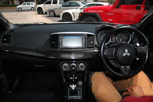 ขาย EVO X สีขาว ลิ้นแต่งรอบคันคาร์บอน ท่อคู่ สเตนเลททั้งเส้น