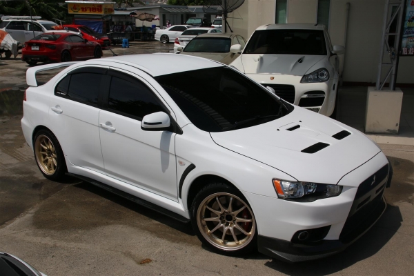 ขาย EVO X สีขาว ลิ้นแต่งรอบคันคาร์บอน ท่อคู่ สเตนเลททั้งเส้น