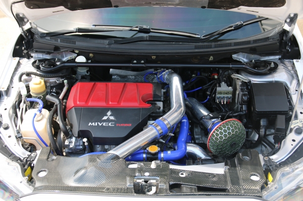 ขาย EVO X สีขาว ลิ้นแต่งรอบคันคาร์บอน ท่อคู่ สเตนเลททั้งเส้น