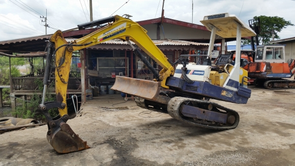 ขายด่วนรถเเม็คโครยันม่าตัวใหม่B27เทียบเท่า PC30เคื่องยันม่า3สูบรถนำเข้าเก่านอกไม่เคยใช้งานในเมืองไทยเลย