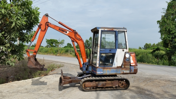 ขายด่วนรถเเม็คโครคูโบต้า KH-27มีหัวเก่งสวยๆเทียบเท่า PC30เคื่องคูโบต้า3สูบเก่าญี่ปุ่นแท้ไม่เคยใช้งานเมืองไทยเลยส่งให้ฟรีๆ