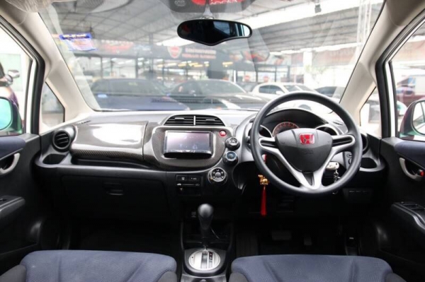 ขาย Honda Jazz สีขาว ปี 2012 ปลายปี มือเดียวออกห้าง ขาย Honda Jazz สีขาว ปี 2012 ปลายปี มือเดียวออกห้าง