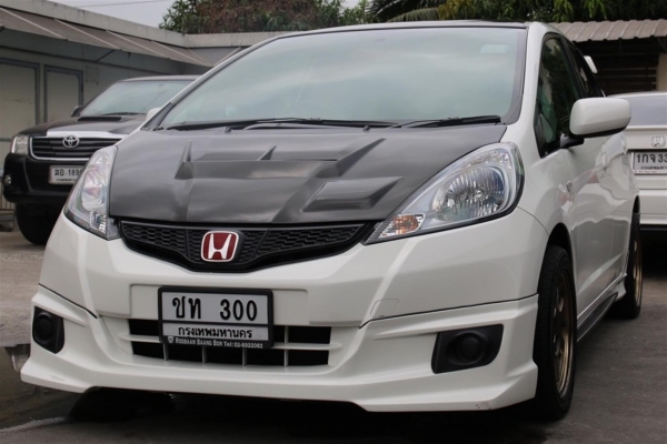 ขาย Honda Jazz สีขาว ปี 2012 ปลายปี มือเดียวออกห้าง