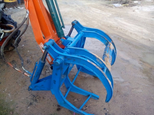 ขาย295000 บาท รถคีบคูโบต้า 45 แรง อยู่ไกลมีรถขนส่งถึงหน้าบ้านครับ