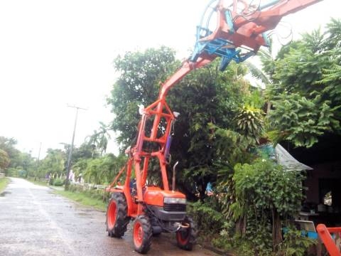 ขาย295000 บาท รถคีบคูโบต้า 45 แรง อยู่ไกลมีรถขนส่งถึงหน้าบ้านครับ