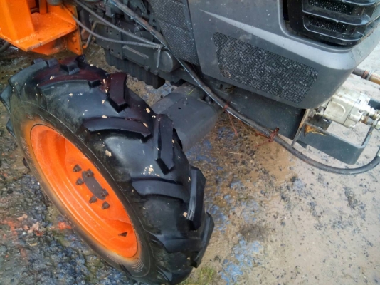 ขาย295000 บาท รถคีบคูโบต้า 45 แรง อยู่ไกลมีรถขนส่งถึงหน้าบ้านครับ