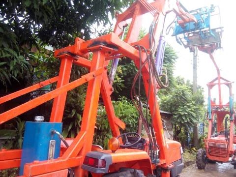 ขาย295000 บาท รถคีบคูโบต้า 45 แรง อยู่ไกลมีรถขนส่งถึงหน้าบ้านครับ