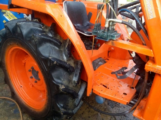 ขาย295000 บาท รถคีบคูโบต้า 45 แรง อยู่ไกลมีรถขนส่งถึงหน้าบ้านครับ