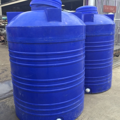 ขายถังเก็บน้ำ 2000ลิตร มีฝาครบ สภาพสมบูรณ์ครับมี2ใบ