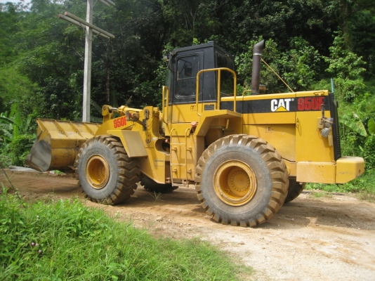 ขายรถตัก 950F1เอกสารอินวอยพร้อมใช้ ติดต่อได้ที่คุณ อ๊อฟ พิจิตร 086-737-9991