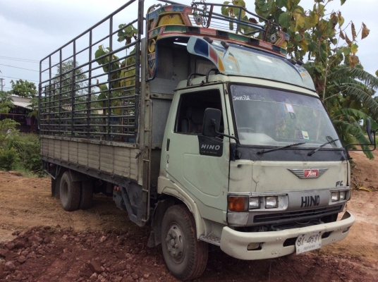 HINO FC (ซุปเปอร์เสี่ยแท้) เครื่อง 120 แรงยาว 5.5 ม. รั้วสูง คานท้ายใหญ่ ครัทซีสวย รถใช้งานอยู่ ภาษีไม่ขาด  ขาย 280,000 บาท( ศุภากร 081-1903107, 081-4252943)