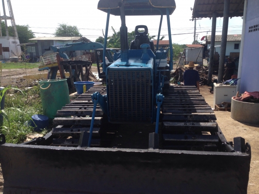 ขายD2-5 PL สภาพสวย พร้อมใช้งาน เครื่องดีช่วงล่างดี ใบแทร็กเต็ม สไลด์คว่ำหน้าคว่ำหลัง ขายดาว100000บาท ผ่อนเดือนละ10000 12เดือน