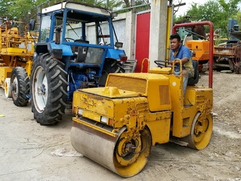 วีดีโอลงให้แล้วนะครับ  รถบดอัดสั่นสะเทือน เอวอ่อน หน้าเหล็ก หลังเหล็ก BOMAG: DT 200 ดีเซล 2 สูบ มืบอสองญี่ปุ่น แท้