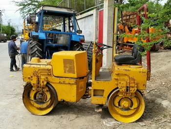 วีดีโอลงให้แล้วนะครับ  รถบดอัดสั่นสะเทือน เอวอ่อน หน้าเหล็ก หลังเหล็ก BOMAG: DT 200 ดีเซล 2 สูบ มืบอสองญี่ปุ่น แท้