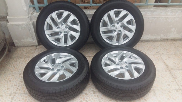 ขายล้อแม็กป้ายแดง crv g4 mc 17" พร้อมยางปี15 สนใจติดต่อเล็กคลองสามครับ 081-3747940 ขายล้อแม็กป้ายแดง crv g4 mc 17" พร้อมยางปี15 สนใจติดต่อเล็กคลองสามครับ 081-3747940