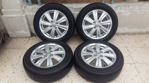 ขายล้อแม็ก Toyota vios/ yaris 15" พร้อมยางปี15 สนใจติดต่อเล็กคลองสามครับ 081-3747940