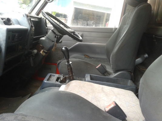 ขายรถโดยสาร ISUZU  6ล้อ หัว NPR 115 HP ป้ายดำ  รถปี 2546 เครื่องยังแน่นๆเลยครับ ( มีวิดีโอ)