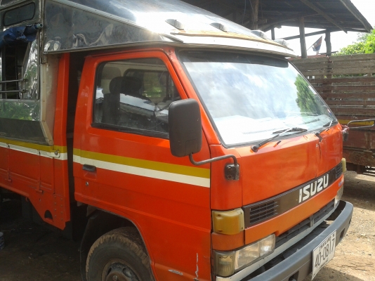 ขายรถโดยสาร ISUZU  6ล้อ หัว NPR 115 HP ป้ายดำ  รถปี 2546 เครื่องยังแน่นๆเลยครับ ( มีวิดีโอ)