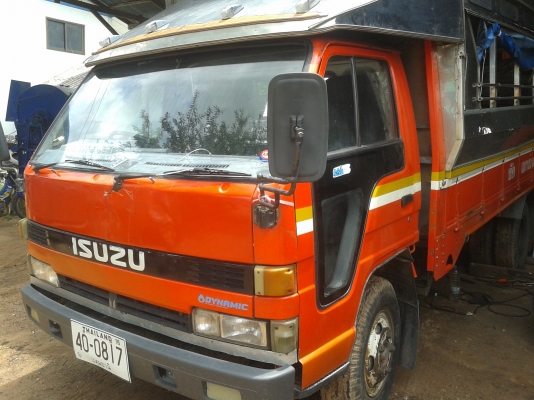 ขายรถโดยสาร ISUZU  6ล้อ หัว NPR 115 HP ป้ายดำ  รถปี 2546 เครื่องยังแน่นๆเลยครับ ( มีวิดีโอ)