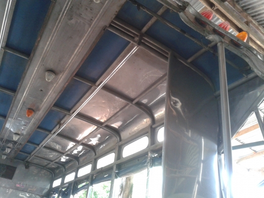 ขายรถโดยสาร ISUZU  6ล้อ หัว NPR 115 HP ป้ายดำ  รถปี 2546 เครื่องยังแน่นๆเลยครับ ( มีวิดีโอ)