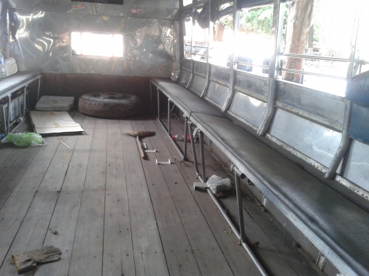 ขายรถโดยสาร ISUZU  6ล้อ หัว NPR 115 HP ป้ายดำ  รถปี 2546 เครื่องยังแน่นๆเลยครับ ( มีวิดีโอ)