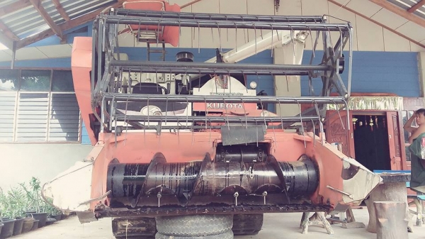 ขายรถเกี่ยวข้าว คูโบต้า รุ่น DC 68G อุ้ม