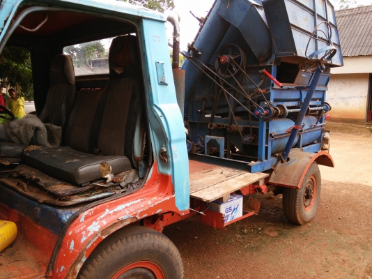 ขายรถนวดข้าวตู้เกษตร 5 ฟุต เครื่อง. isuzu 74 แรง