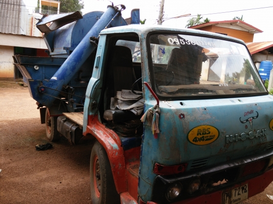 ขายรถนวดข้าวตู้เกษตร 5 ฟุต เครื่อง. isuzu 74 แรง