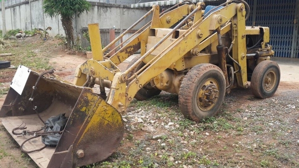 ขายรถตักtoyota สภาพพร้อมใช้งาน เครื่อง6สูบ