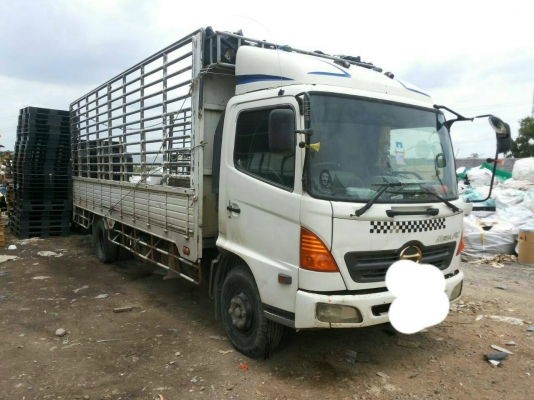 รถบรรทุก 6 ล้อใหญ่ HINO FC4 ปี 49 เครื่อง 165 ยาว 6.5 ม. ราคา 720,000 บ.