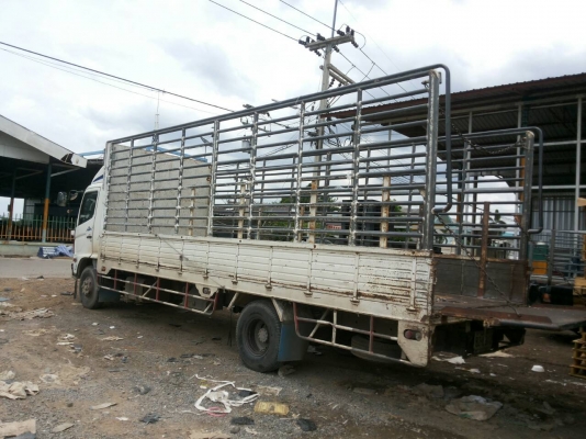 รถบรรทุก 6 ล้อใหญ่ HINO FC4 ปี 49 เครื่อง 165 ยาว 6.5 ม. ราคา 720,000 บ.